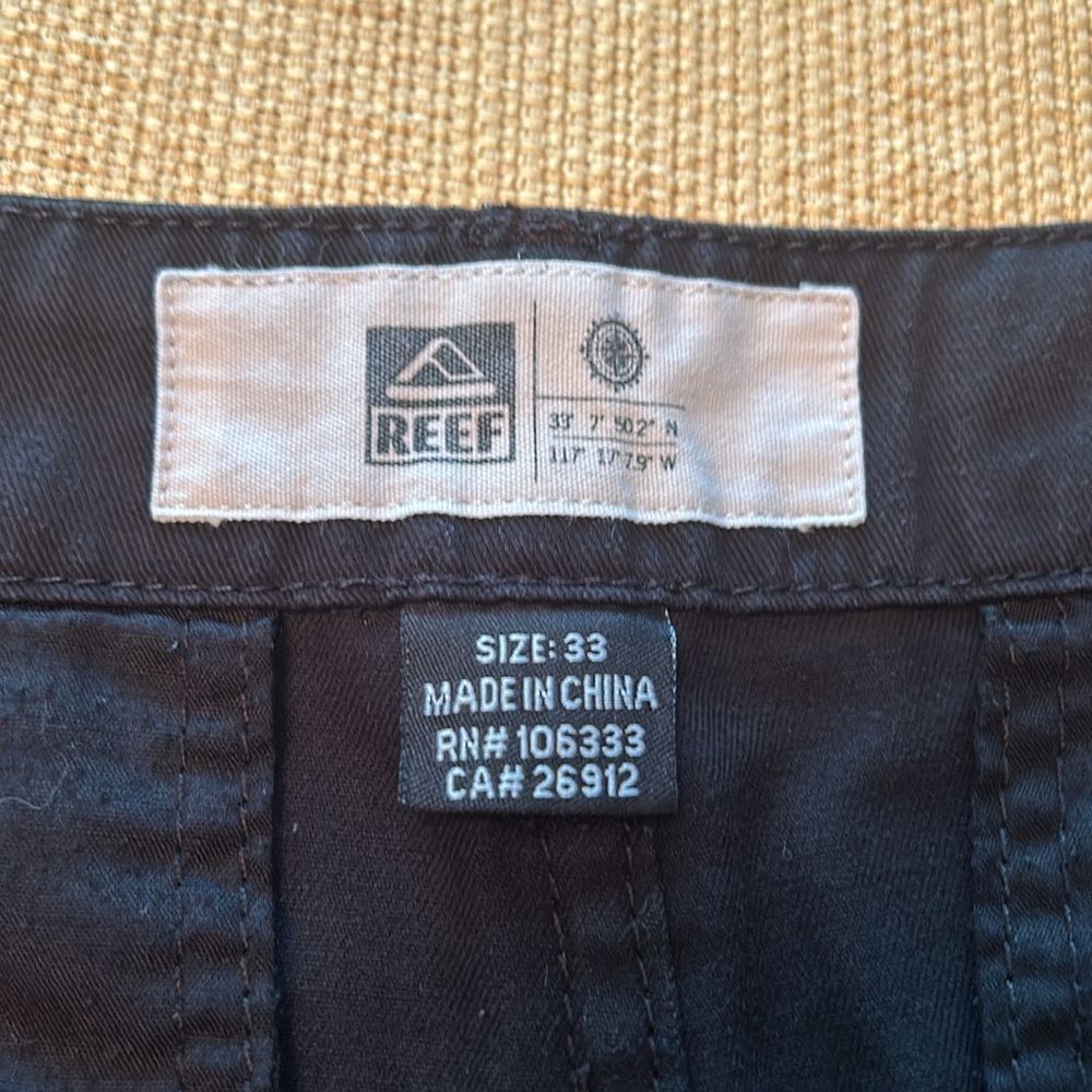 Men’s Reef Shorts - Picture 3 of 7